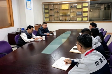 中國(guó)巨石董事長(zhǎng)劉燕調(diào)研科技創(chuàng)新工作，并看望慰問(wèn)浙江省人大代表顏小莉